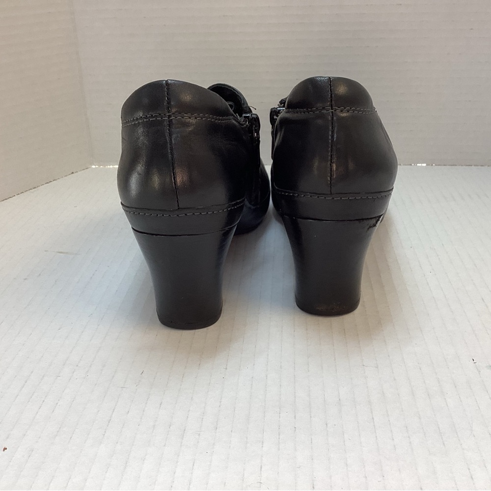 Clarks Artisan Women’s Leather Slip On Comfort Heels Women’s Size 7M - Picture 9 of 10